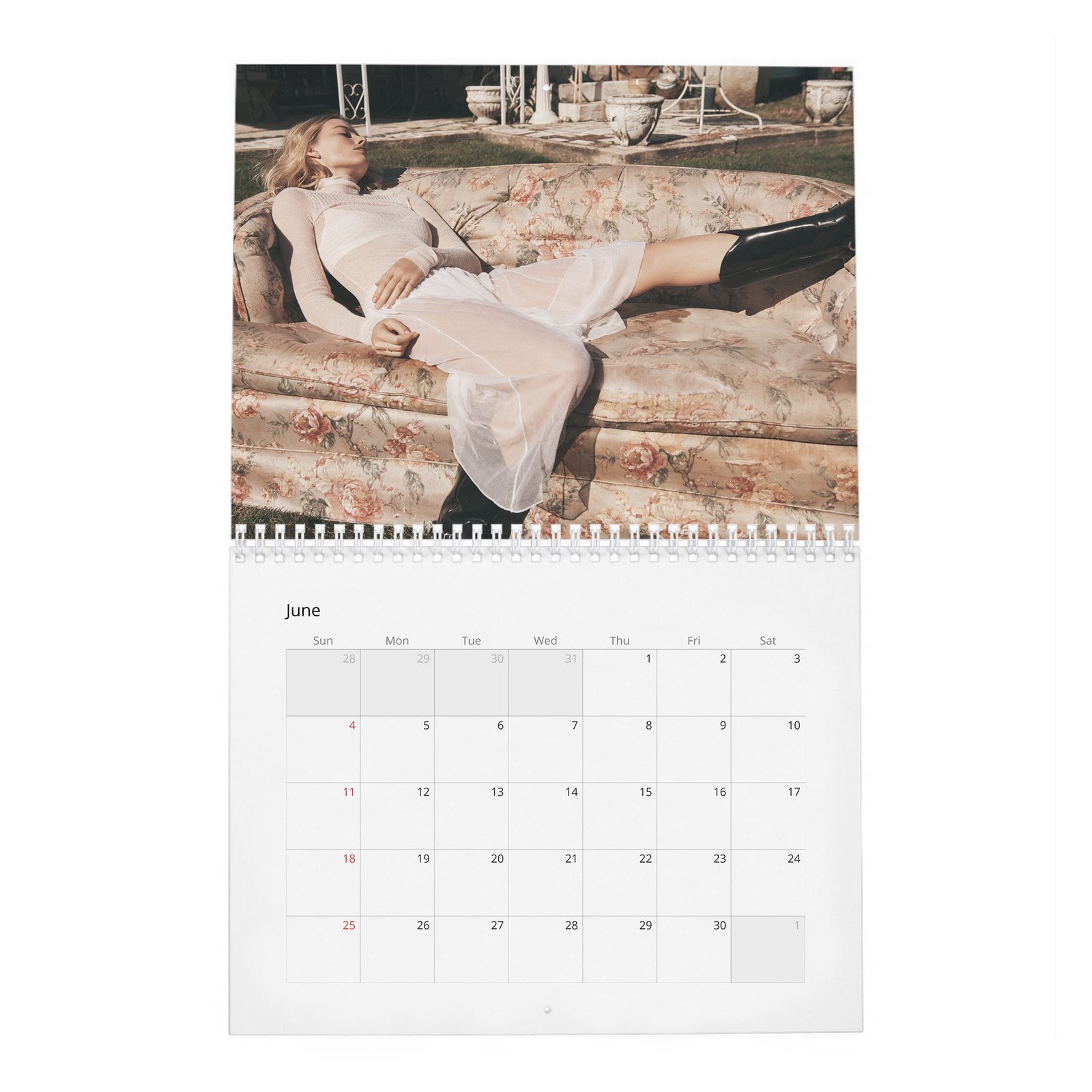 06 Margot Robbie - Australian Supernova 2027 Wall Calendar